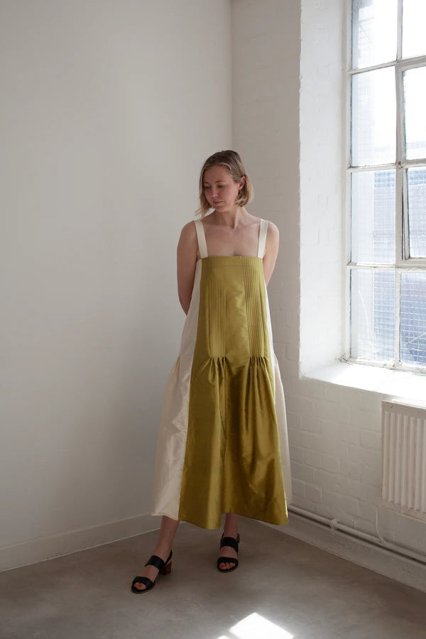 Sienna Dress Sewing Pattern - Intermediate Level - Featuring Pintucks, French Seams, and Invisible Zip Details, Suitable for Linen and Silk Fabrics, Sizes 4-28