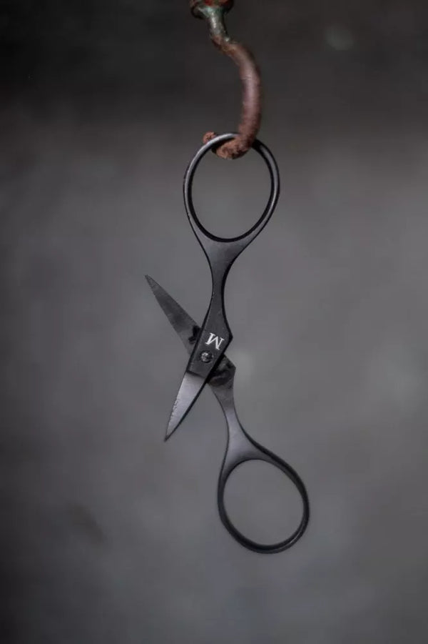 Merchant & Mills Baby Bow Scissors 6.75cm black steel for precise thread snipping
