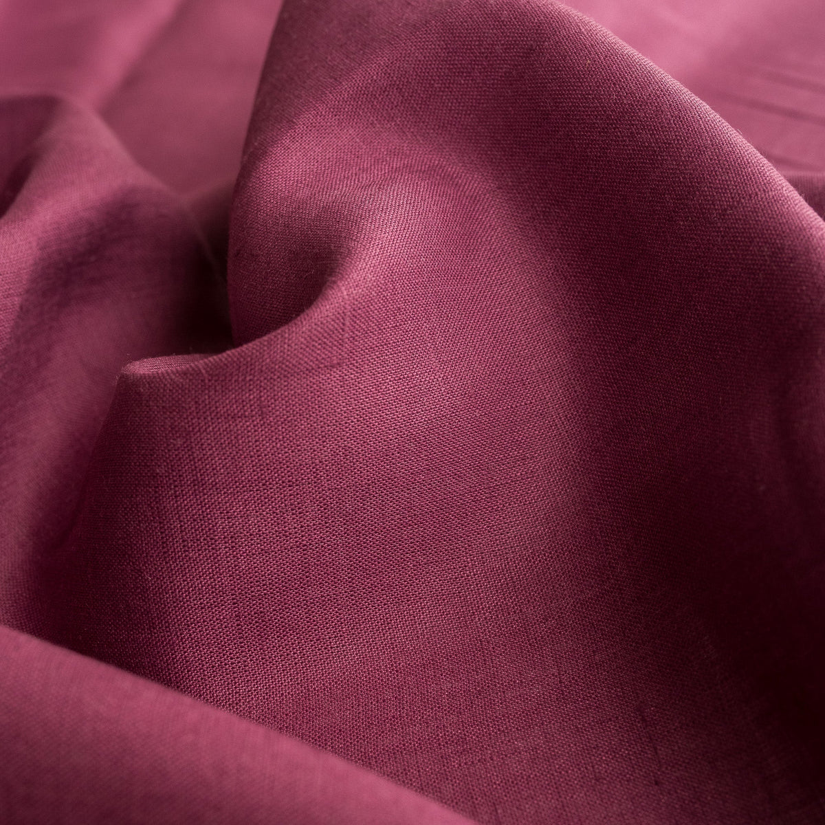 Buy Plain Plum 100 Linen Fabirc de Linum