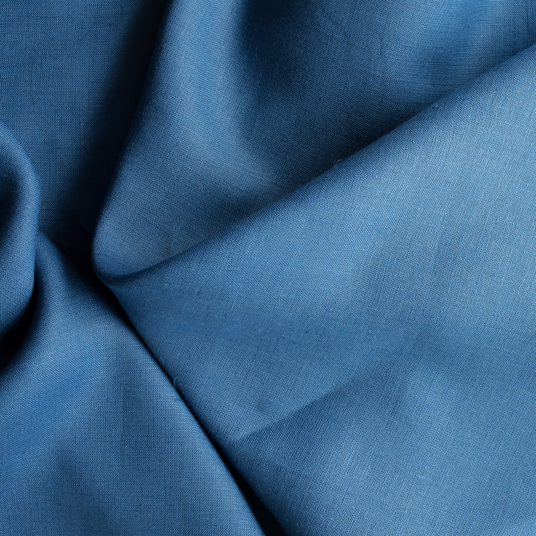 Blue Depths Linen Fabric – Deep Muted Navy 100% Linen – de Linum