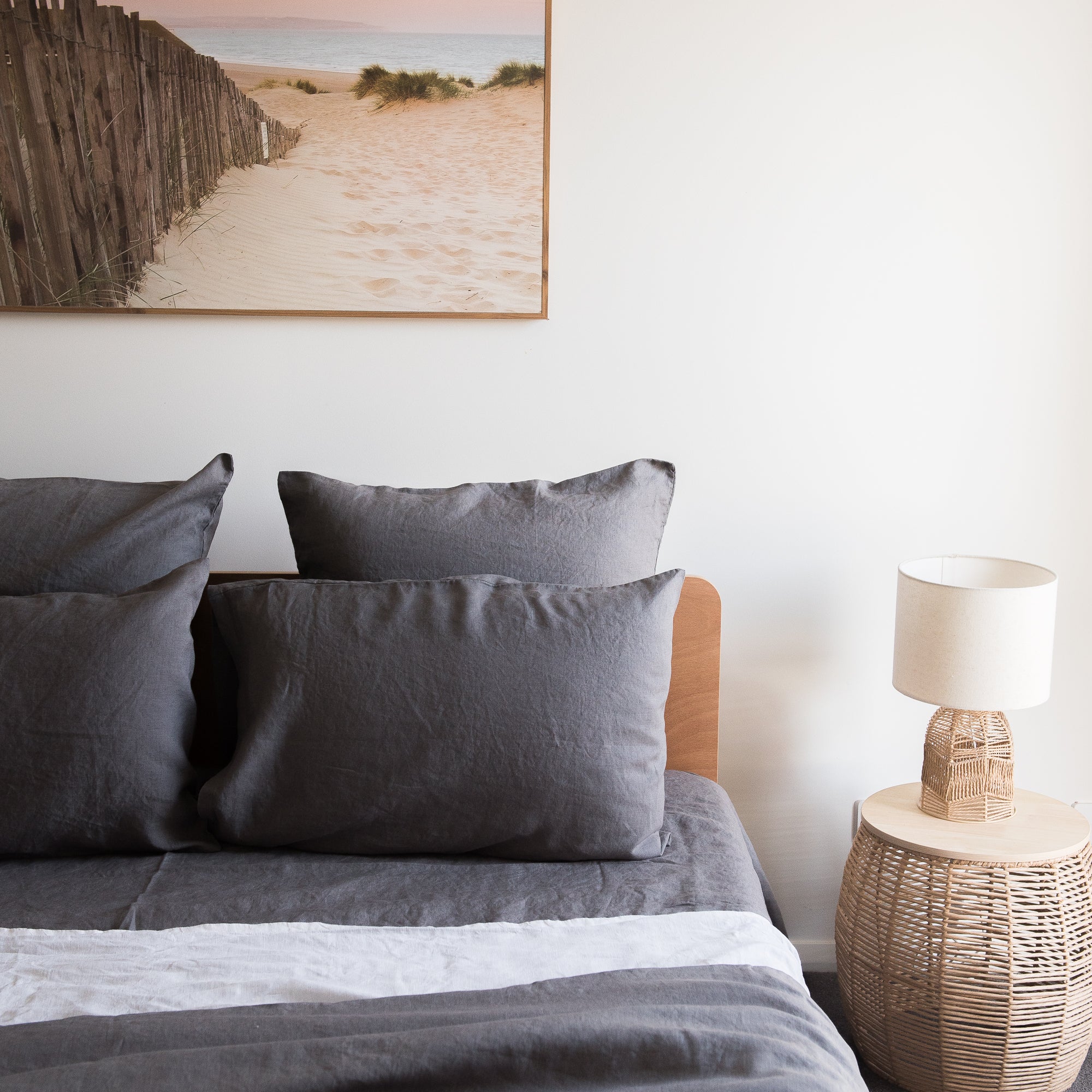 Gray Rattan Linen Charcoal Grey Linen Fitted Sheet | 100% Linen – de Linum